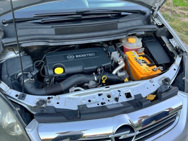 Серый Опель Зафира, объемом двигателя 1.7 л и пробегом 295 тыс. км за 6100 $, фото 12 на Automoto.ua