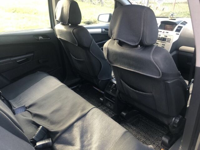 Серый Опель Зафира, объемом двигателя 1.9 л и пробегом 290 тыс. км за 5600 $, фото 5 на Automoto.ua