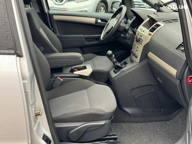 Серый Опель Зафира, объемом двигателя 1.8 л и пробегом 300 тыс. км за 7490 $, фото 18 на Automoto.ua