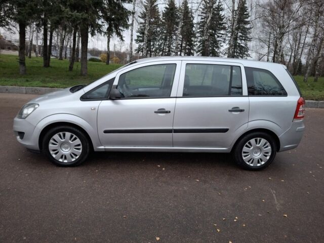 Серый Опель Зафира, объемом двигателя 1.6 л и пробегом 191 тыс. км за 5800 $, фото 2 на Automoto.ua