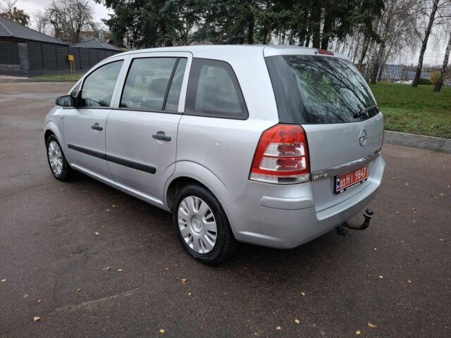 Серый Опель Зафира, объемом двигателя 1.6 л и пробегом 191 тыс. км за 5800 $, фото 3 на Automoto.ua