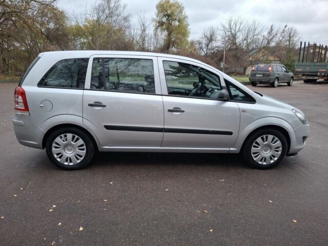 Серый Опель Зафира, объемом двигателя 1.6 л и пробегом 191 тыс. км за 5800 $, фото 6 на Automoto.ua