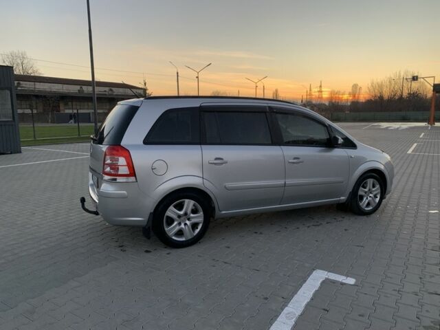 Серый Опель Зафира, объемом двигателя 1.8 л и пробегом 215 тыс. км за 6200 $, фото 1 на Automoto.ua