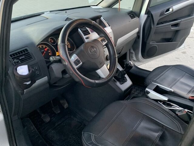 Серый Опель Зафира, объемом двигателя 1.8 л и пробегом 215 тыс. км за 6200 $, фото 5 на Automoto.ua