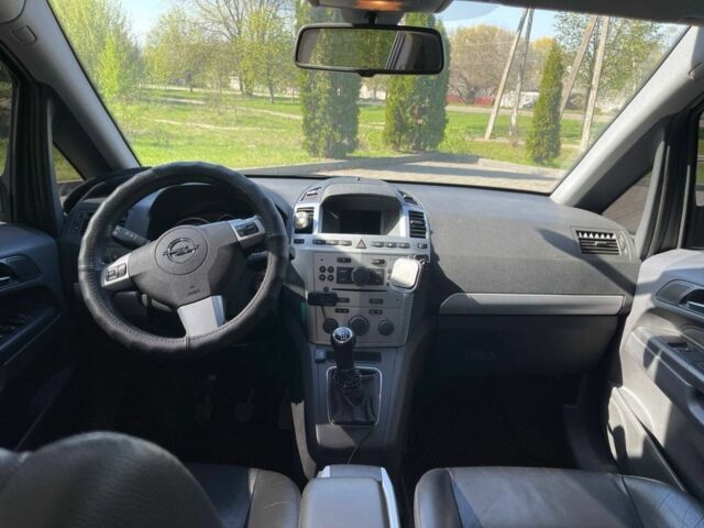 Сірий Опель Зафіра, об'ємом двигуна 1.6 л та пробігом 202 тис. км за 6500 $, фото 5 на Automoto.ua