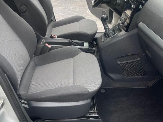 Сірий Опель Зафіра, об'ємом двигуна 1.6 л та пробігом 190 тис. км за 6800 $, фото 12 на Automoto.ua