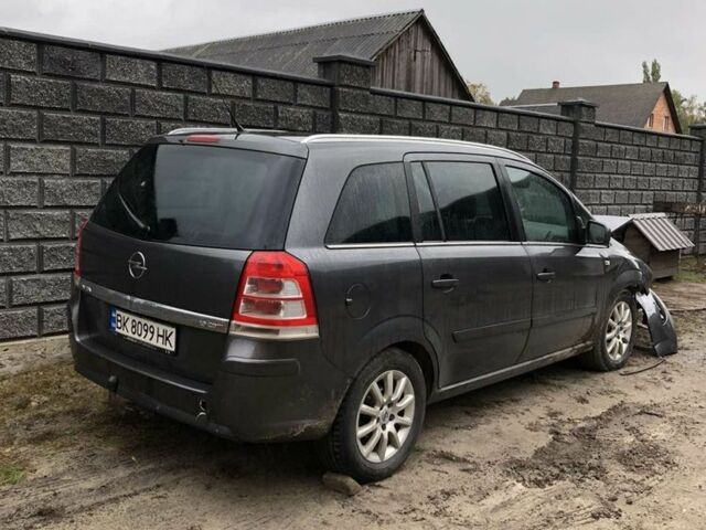 Серый Опель Зафира, объемом двигателя 1.9 л и пробегом 220 тыс. км за 4500 $, фото 1 на Automoto.ua