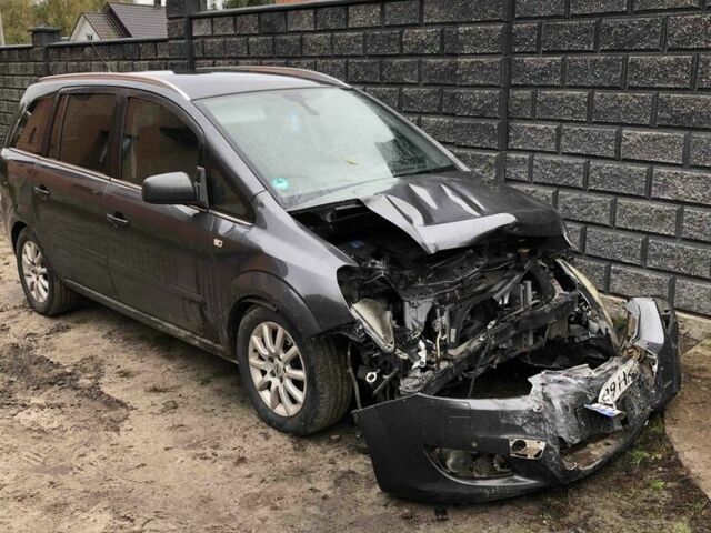 Серый Опель Зафира, объемом двигателя 1.9 л и пробегом 220 тыс. км за 4500 $, фото 3 на Automoto.ua