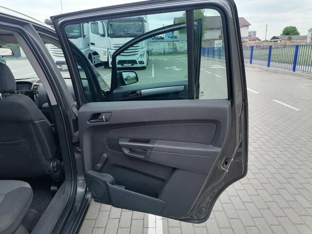 Серый Опель Зафира, объемом двигателя 1.7 л и пробегом 252 тыс. км за 7500 $, фото 15 на Automoto.ua