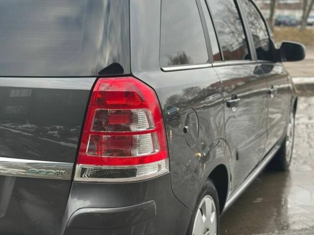 Серый Опель Зафира, объемом двигателя 1.7 л и пробегом 312 тыс. км за 7500 $, фото 11 на Automoto.ua