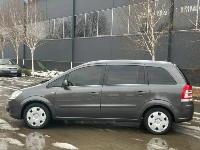 Серый Опель Зафира, объемом двигателя 1.7 л и пробегом 312 тыс. км за 7500 $, фото 4 на Automoto.ua