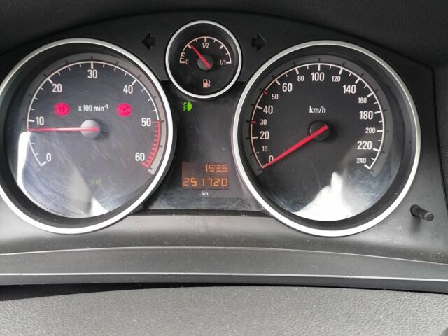 Серый Опель Зафира, объемом двигателя 1.7 л и пробегом 252 тыс. км за 7500 $, фото 9 на Automoto.ua