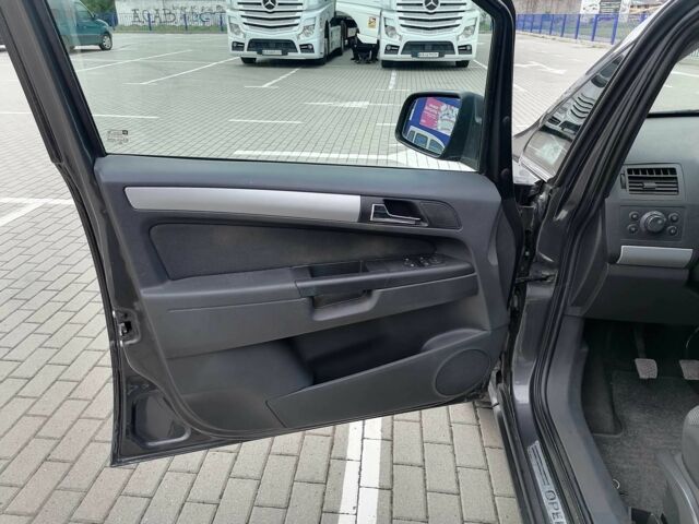 Серый Опель Зафира, объемом двигателя 1.7 л и пробегом 252 тыс. км за 7500 $, фото 11 на Automoto.ua