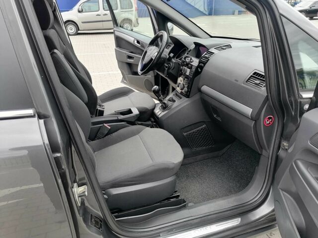 Серый Опель Зафира, объемом двигателя 1.7 л и пробегом 252 тыс. км за 7500 $, фото 12 на Automoto.ua