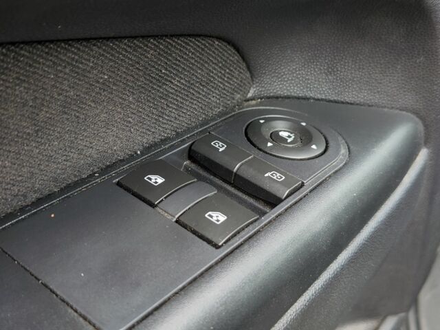 Сірий Опель Зафіра, об'ємом двигуна 1.7 л та пробігом 243 тис. км за 5400 $, фото 17 на Automoto.ua