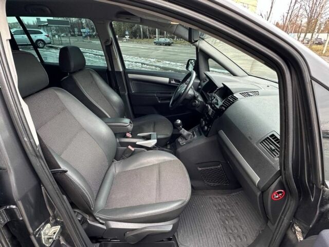 Серый Опель Зафира, объемом двигателя 1.7 л и пробегом 312 тыс. км за 7500 $, фото 22 на Automoto.ua