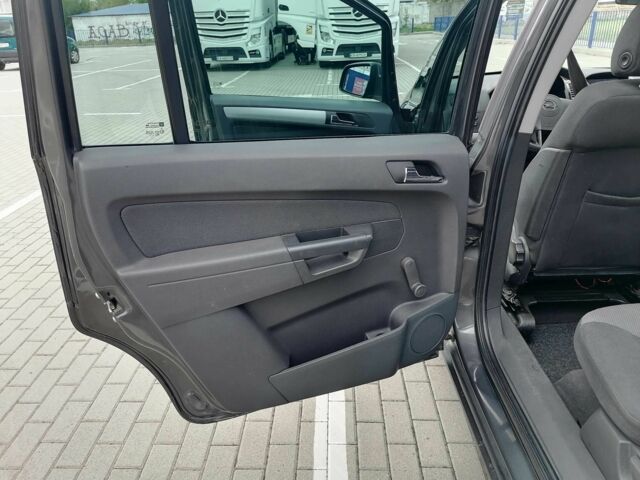 Серый Опель Зафира, объемом двигателя 1.7 л и пробегом 252 тыс. км за 7500 $, фото 17 на Automoto.ua