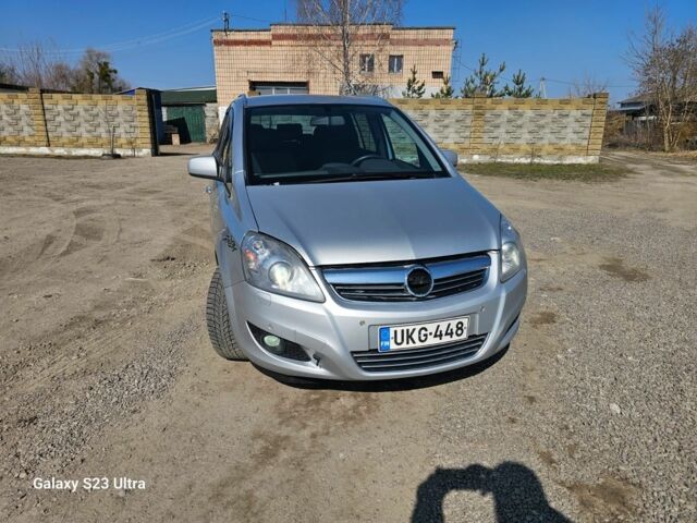 Серый Опель Зафира, объемом двигателя 1.7 л и пробегом 330 тыс. км за 3500 $, фото 1 на Automoto.ua