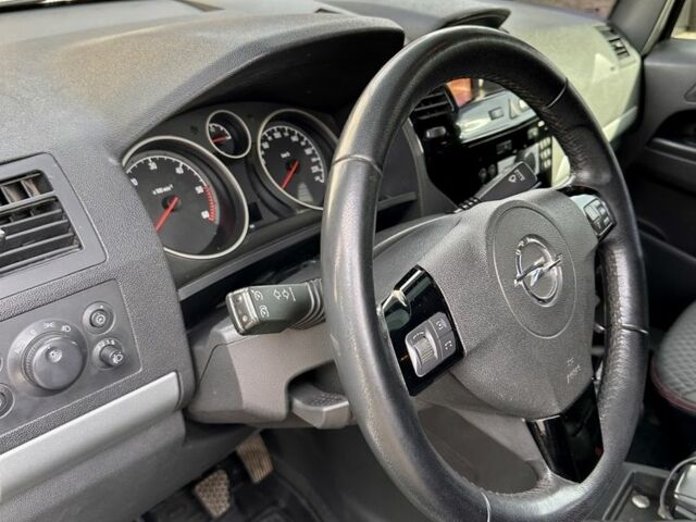 Сірий Опель Зафіра, об'ємом двигуна 1.7 л та пробігом 252 тис. км за 7950 $, фото 3 на Automoto.ua