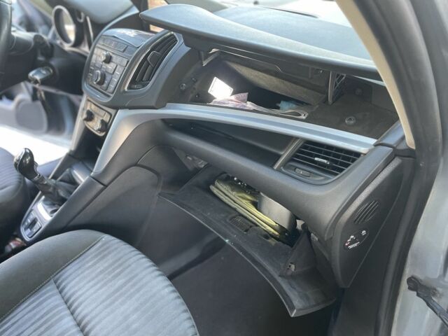 Серый Опель Зафира, объемом двигателя 1.6 л и пробегом 190 тыс. км за 3800 $, фото 14 на Automoto.ua