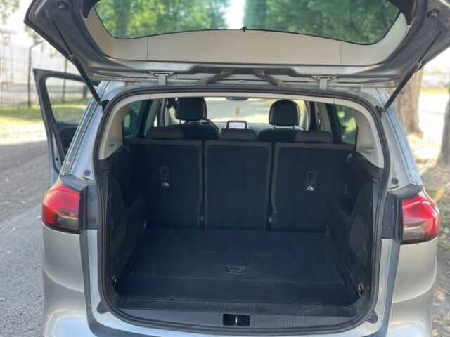 Опель Зафира 2013 в Черкассах на Automoto.ua Серый Опель Зафира, объемом двигателя 0 л и пробегом 190 тыс. км за 4300 $, фото 9 на Automoto.ua