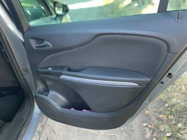 Серый Опель Зафира, объемом двигателя 1.6 л и пробегом 190 тыс. км за 3800 $, фото 15 на Automoto.ua