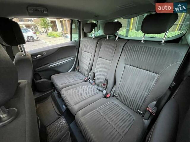 Серый Опель Зафира, объемом двигателя 2 л и пробегом 275 тыс. км за 8500 $, фото 5 на Automoto.ua