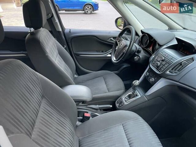 Серый Опель Зафира, объемом двигателя 2 л и пробегом 275 тыс. км за 8500 $, фото 6 на Automoto.ua