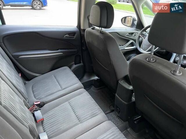 Серый Опель Зафира, объемом двигателя 2 л и пробегом 275 тыс. км за 8500 $, фото 7 на Automoto.ua