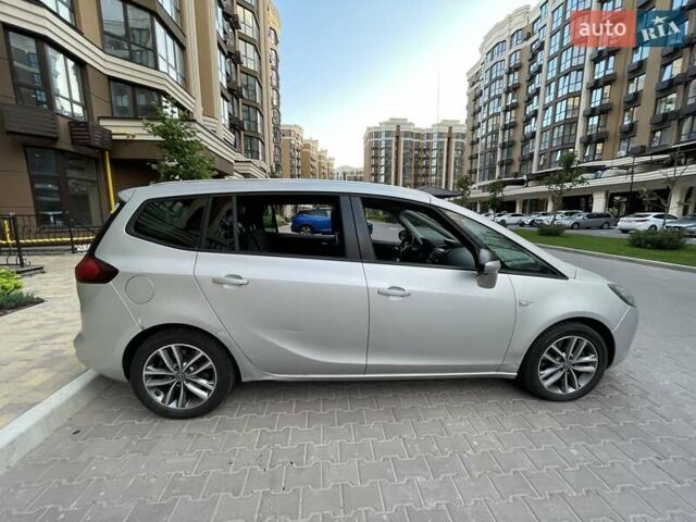 Серый Опель Зафира, объемом двигателя 2 л и пробегом 275 тыс. км за 8500 $, фото 3 на Automoto.ua