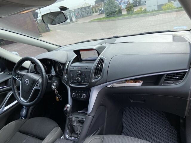 Серый Опель Зафира, объемом двигателя 1.6 л и пробегом 276 тыс. км за 10000 $, фото 9 на Automoto.ua