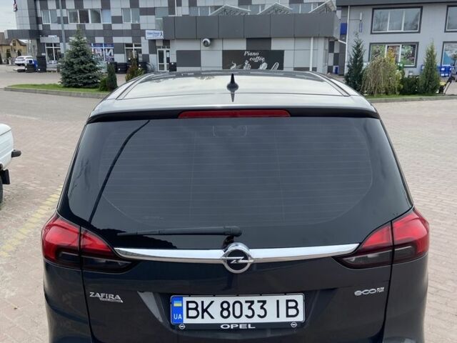 Серый Опель Зафира, объемом двигателя 1.6 л и пробегом 276 тыс. км за 10000 $, фото 4 на Automoto.ua