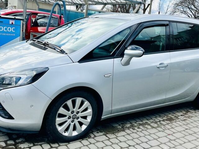 Серый Опель Зафира, объемом двигателя 1.6 л и пробегом 200 тыс. км за 10500 $, фото 1 на Automoto.ua