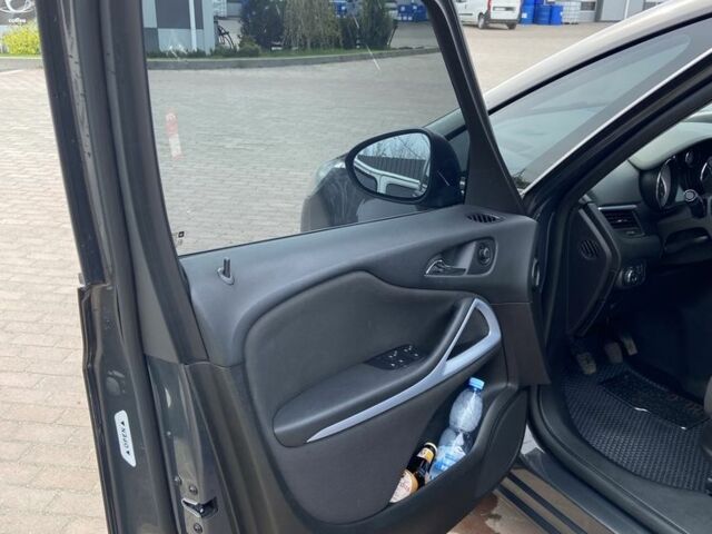 Серый Опель Зафира, объемом двигателя 1.6 л и пробегом 276 тыс. км за 10000 $, фото 10 на Automoto.ua