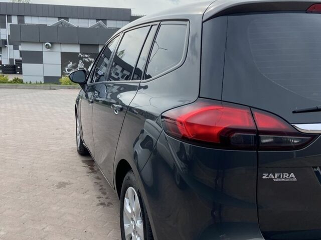 Серый Опель Зафира, объемом двигателя 1.6 л и пробегом 276 тыс. км за 10000 $, фото 3 на Automoto.ua