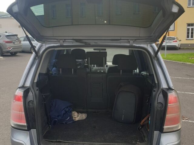 Синий Опель Зафира, объемом двигателя 0 л и пробегом 348 тыс. км за 4600 $, фото 2 на Automoto.ua