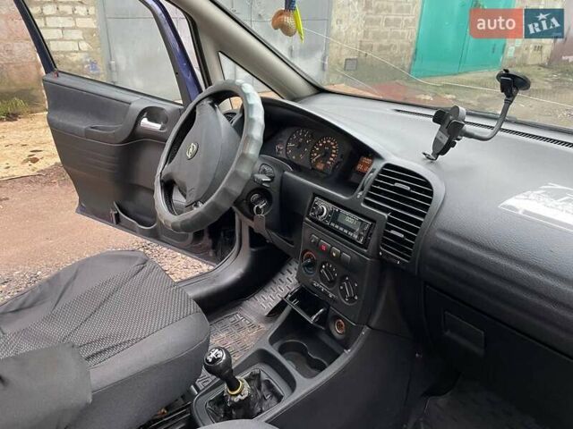 Синий Опель Зафира, объемом двигателя 1.8 л и пробегом 250 тыс. км за 3450 $, фото 29 на Automoto.ua