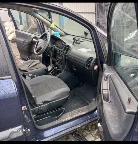 Синий Опель Зафира, объемом двигателя 1.8 л и пробегом 290 тыс. км за 2000 $, фото 2 на Automoto.ua