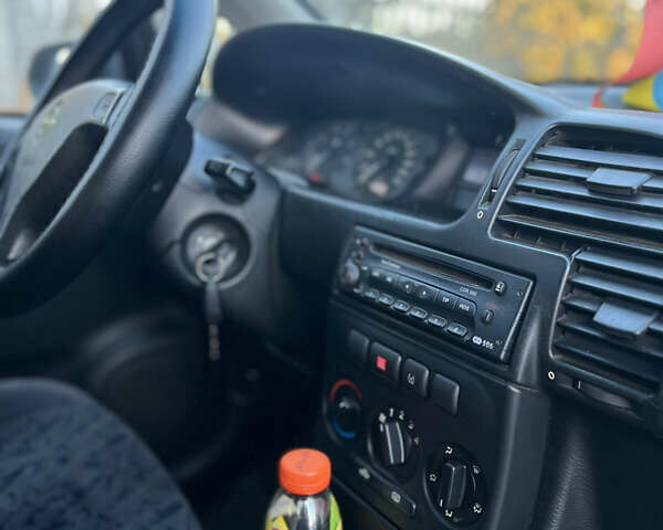 Синий Опель Зафира, объемом двигателя 1.8 л и пробегом 269 тыс. км за 2999 $, фото 30 на Automoto.ua