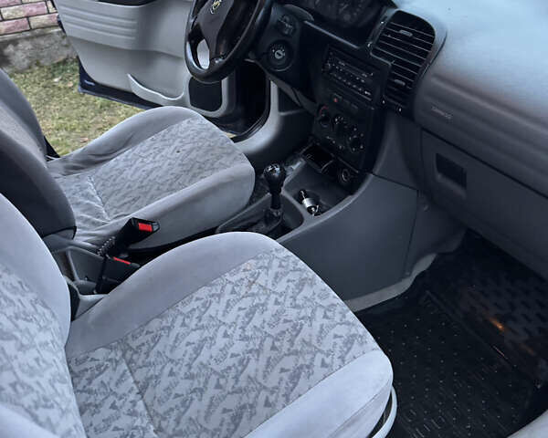 Синий Опель Зафира, объемом двигателя 1.8 л и пробегом 307 тыс. км за 2399 $, фото 13 на Automoto.ua