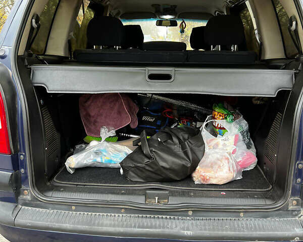 Синий Опель Зафира, объемом двигателя 1.8 л и пробегом 240 тыс. км за 3700 $, фото 4 на Automoto.ua