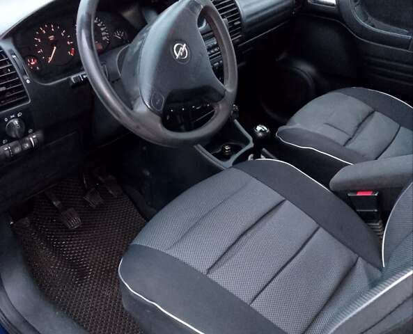 Синий Опель Зафира, объемом двигателя 1.6 л и пробегом 600 тыс. км за 2550 $, фото 9 на Automoto.ua