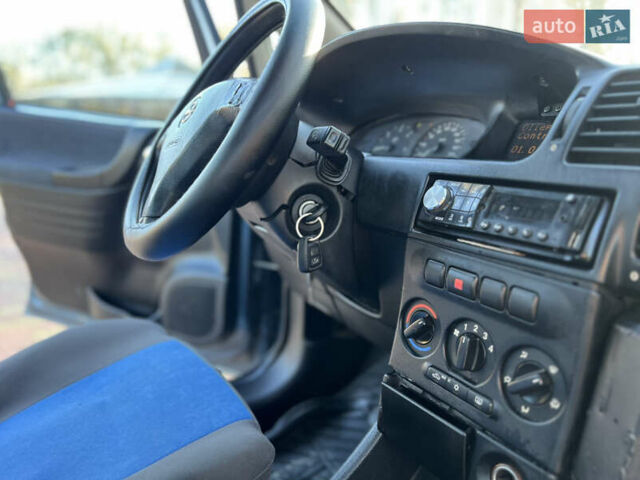 Синий Опель Зафира, объемом двигателя 2 л и пробегом 299 тыс. км за 2649 $, фото 30 на Automoto.ua