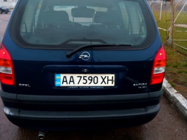 Синий Опель Зафира, объемом двигателя 1.6 л и пробегом 350 тыс. км за 2550 $, фото 1 на Automoto.ua
