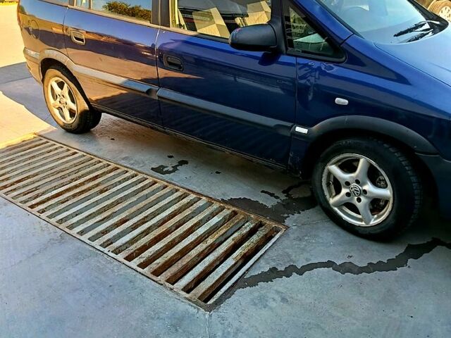 Синий Опель Зафира, объемом двигателя 2 л и пробегом 390 тыс. км за 3000 $, фото 2 на Automoto.ua