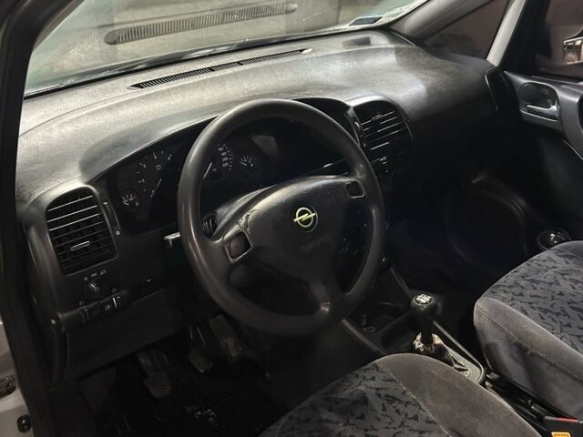 Синий Опель Зафира, объемом двигателя 2 л и пробегом 300 тыс. км за 2050 $, фото 6 на Automoto.ua