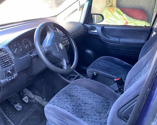 Синий Опель Зафира, объемом двигателя 1.6 л и пробегом 352 тыс. км за 3200 $, фото 7 на Automoto.ua