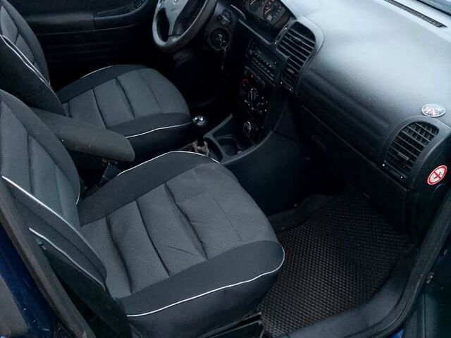 Синий Опель Зафира, объемом двигателя 1.6 л и пробегом 350 тыс. км за 2550 $, фото 8 на Automoto.ua