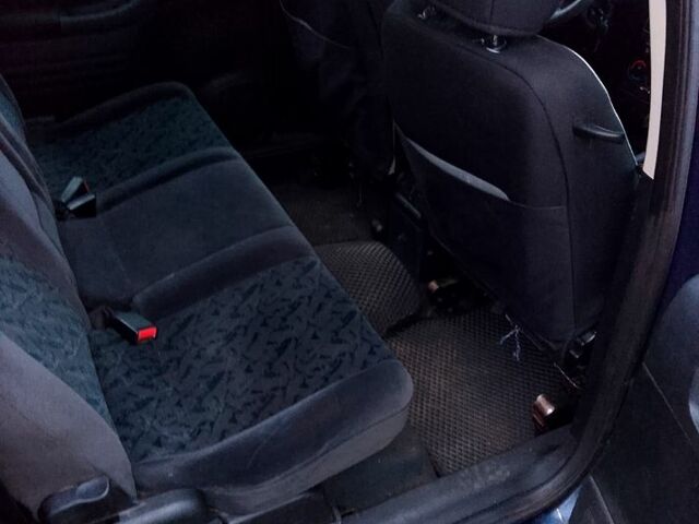 Синий Опель Зафира, объемом двигателя 1.6 л и пробегом 350 тыс. км за 2550 $, фото 9 на Automoto.ua