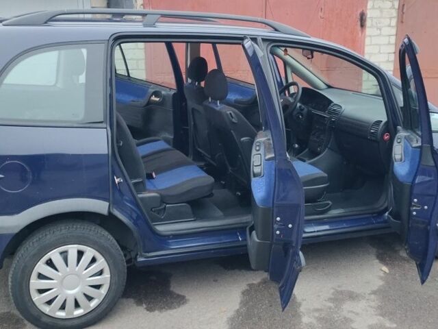 Синий Опель Зафира, объемом двигателя 2 л и пробегом 350 тыс. км за 3300 $, фото 1 на Automoto.ua